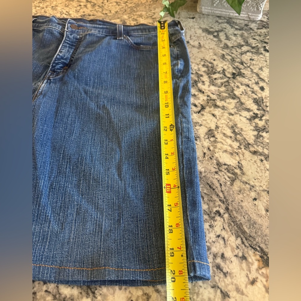 Levi’s Denim 9” Jean Shorts Women’s Size 16 - Picture 10 of 16